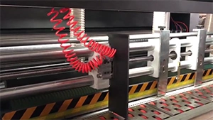 Ajuste de alineación del alimentador de borde delantero