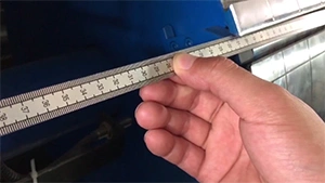 Desplazamiento lateral del cilindro de impresión (hacia la izquierda)