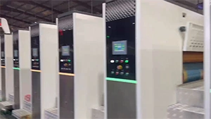 Línea flexográfica de alta definición a 5 colores, con ranurado y troquelado rotativo para cliente en Arabia Saudita