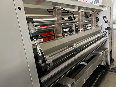 Alimentador de borde delantero