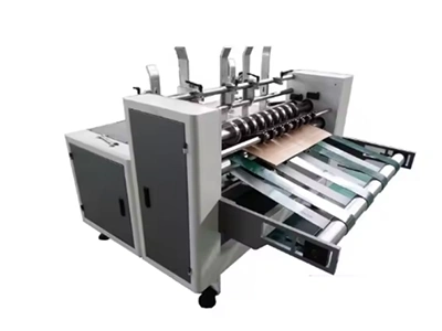 Máquina para fabricar separadores de cajas